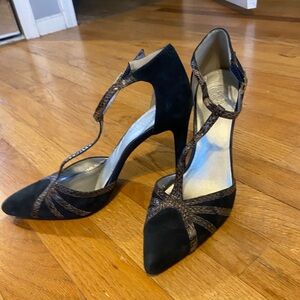 Jessica Simpson Navy Blue & Gray T-Strap Pumps